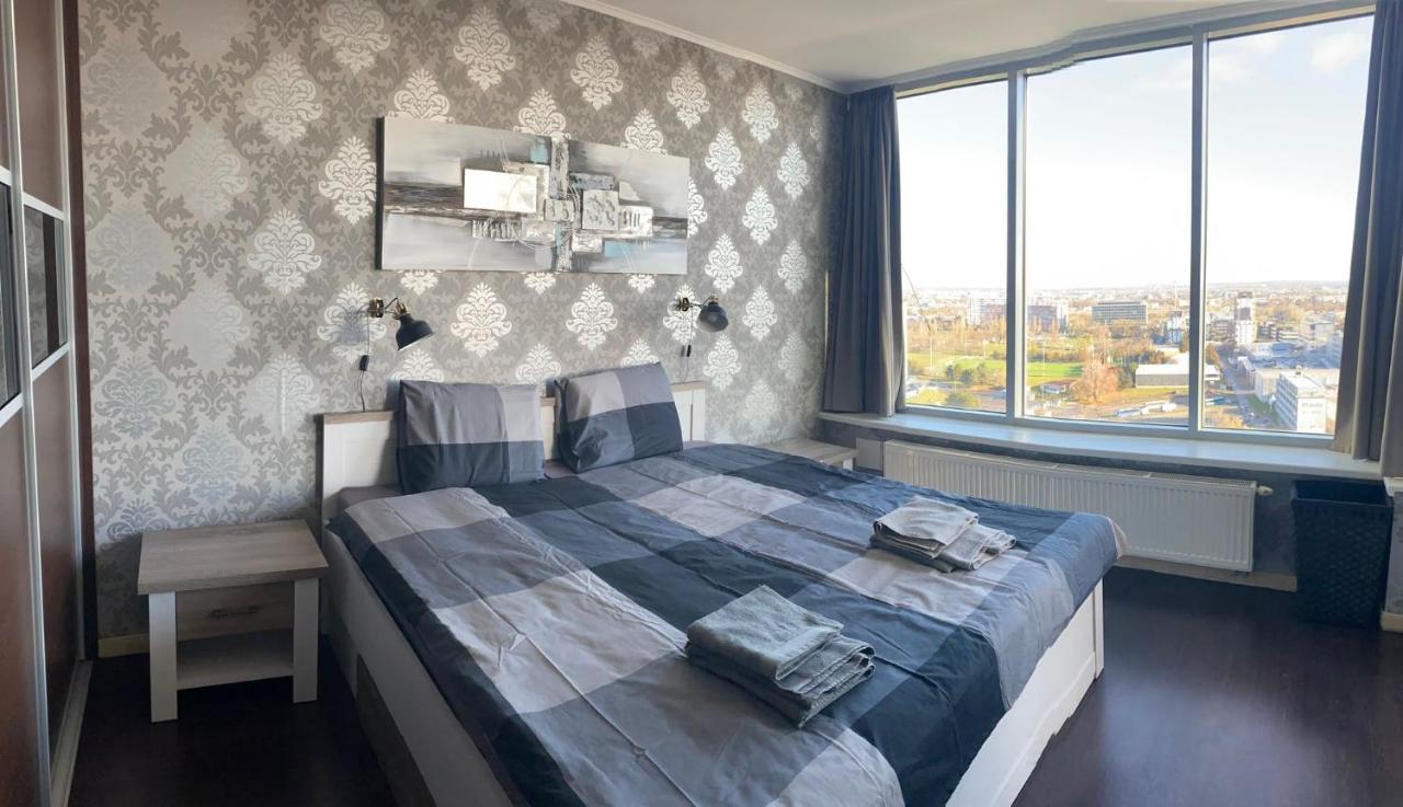 Apartamento Fantastic View From The 20Th Floor Bratislava Exterior foto