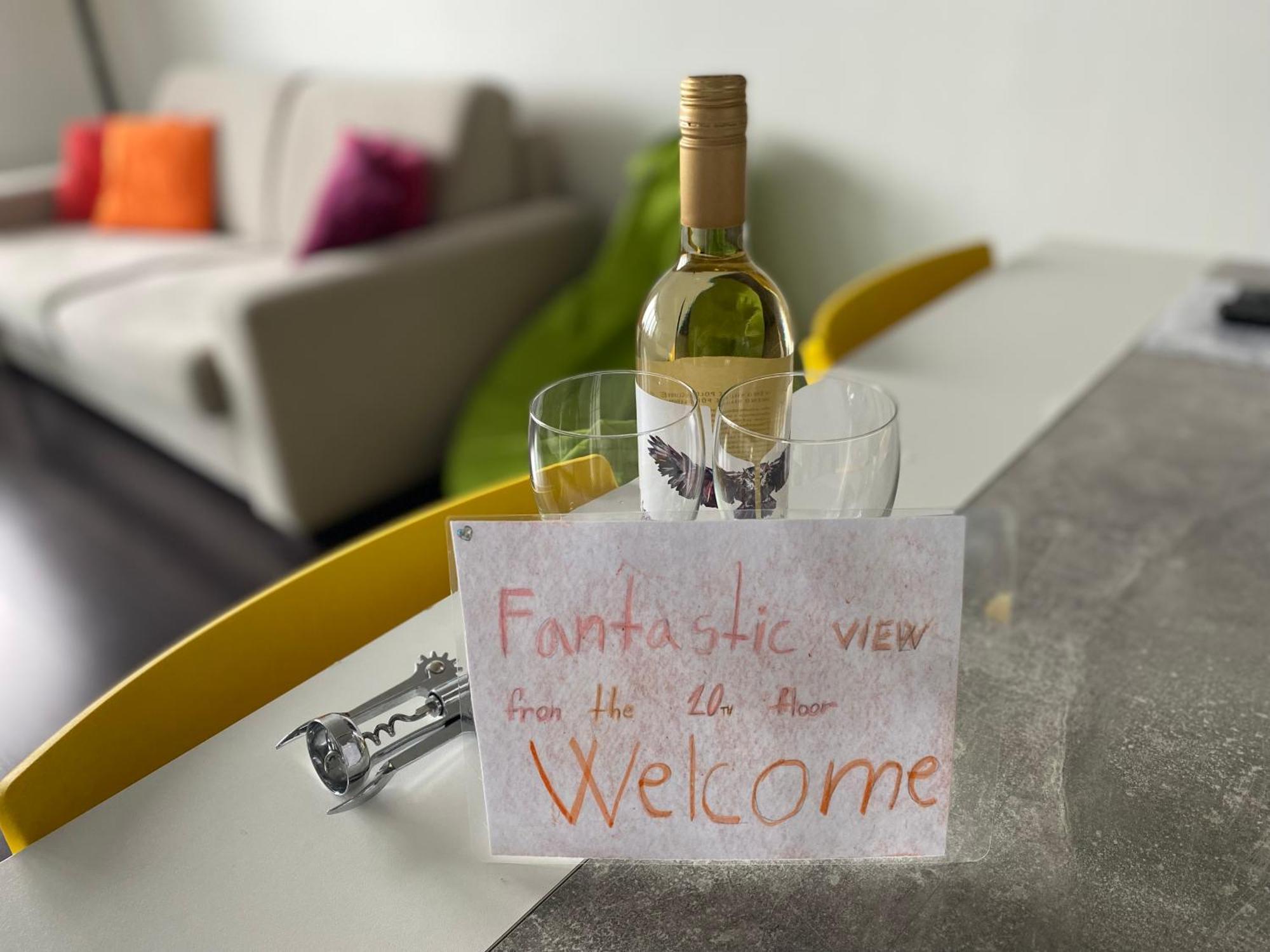 Apartamento Fantastic View From The 20Th Floor Bratislava Exterior foto